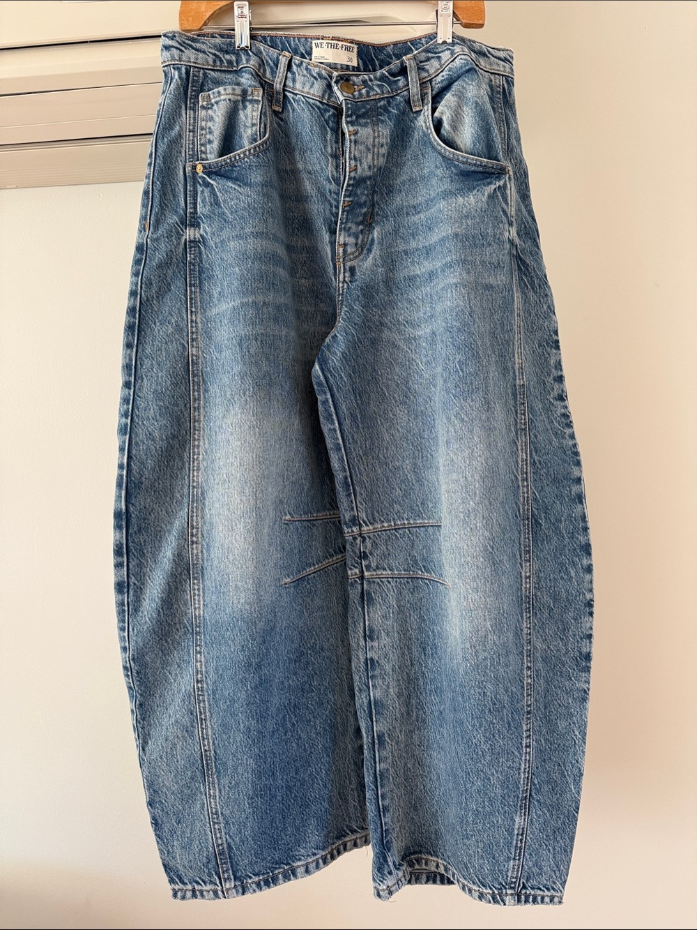 We The Free lucky you mid rise barrel Blue Jeans sz 30